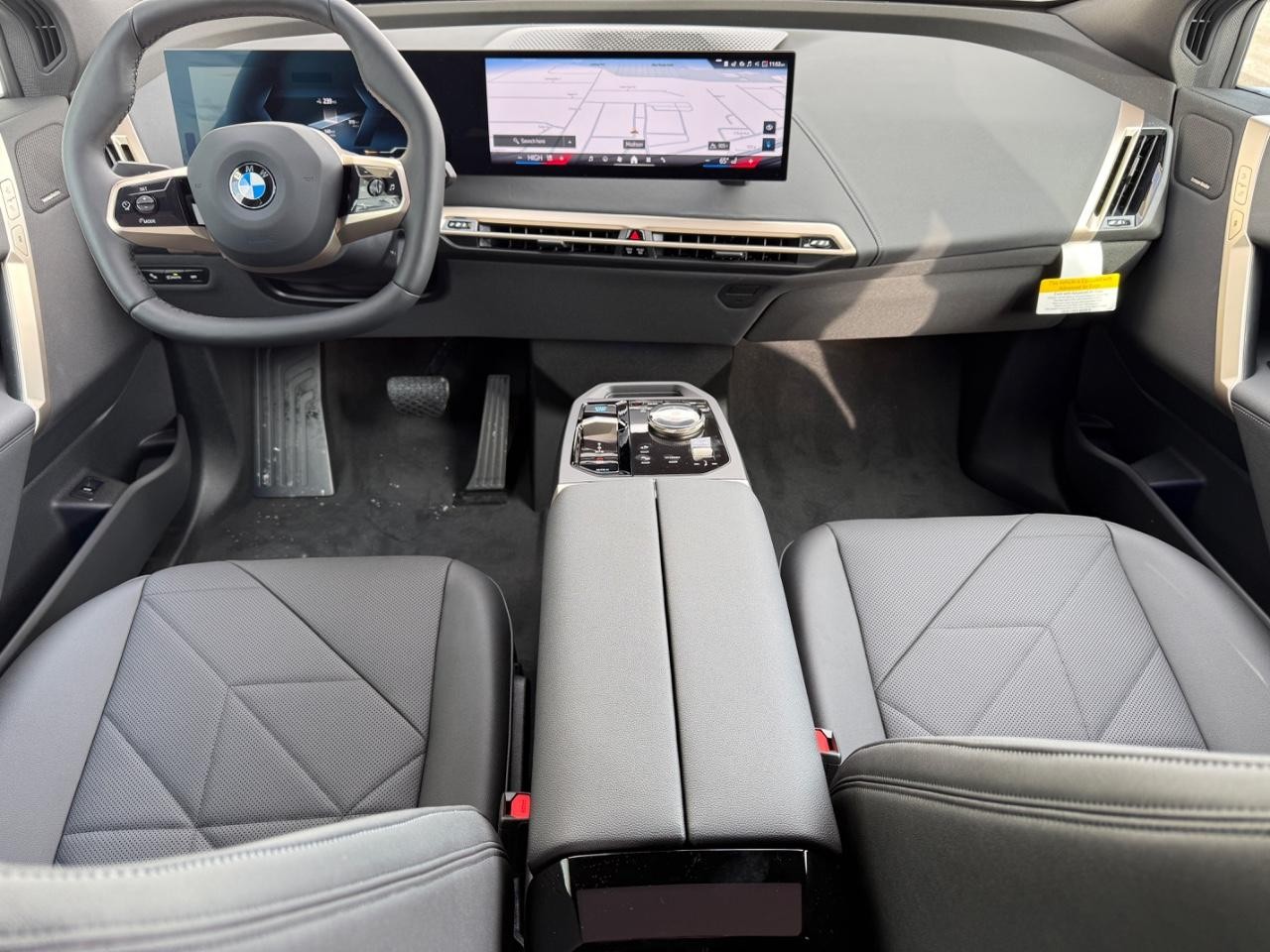 BMW iX Vehicle Image 08
