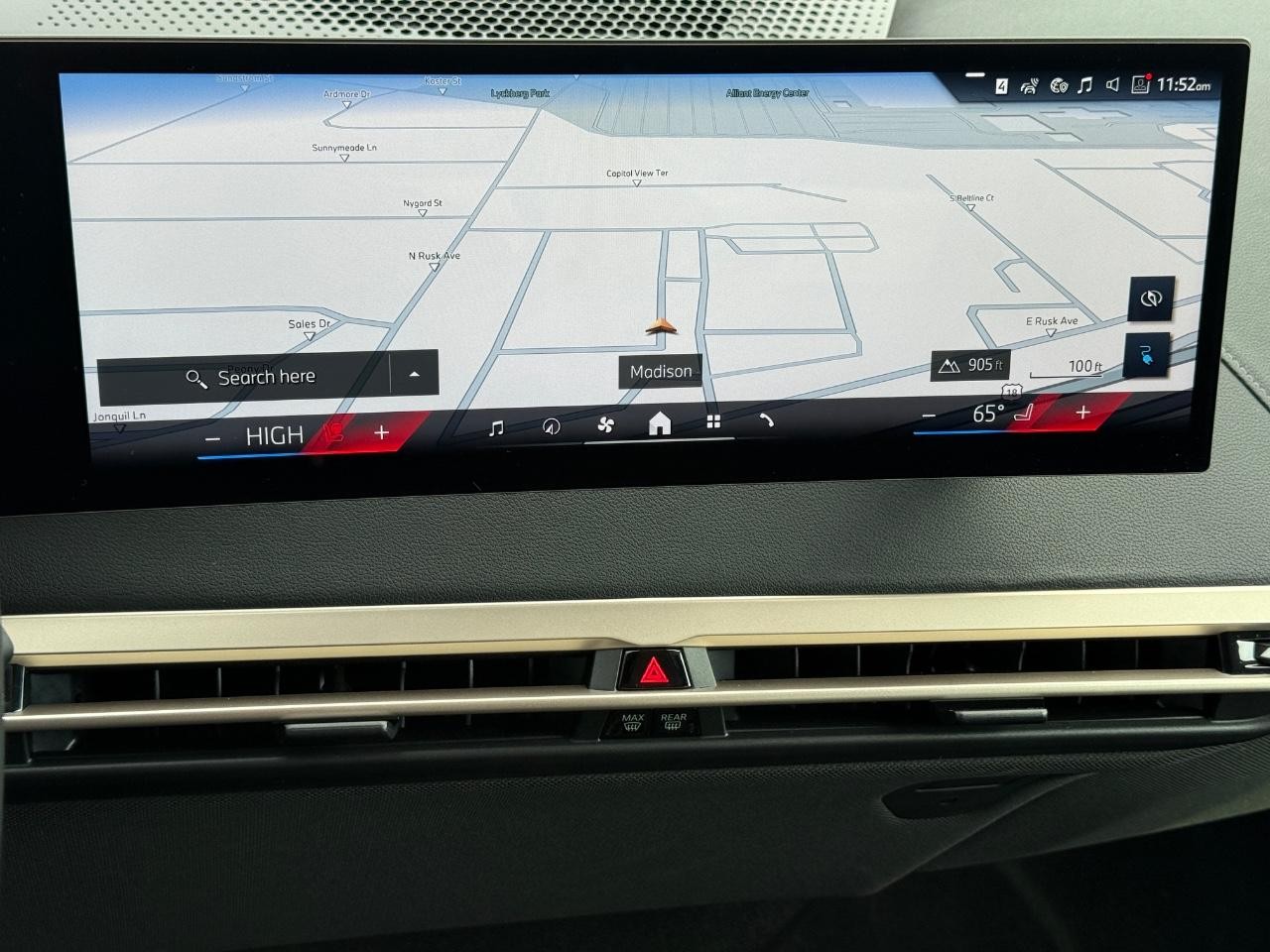 BMW iX Vehicle Image 11