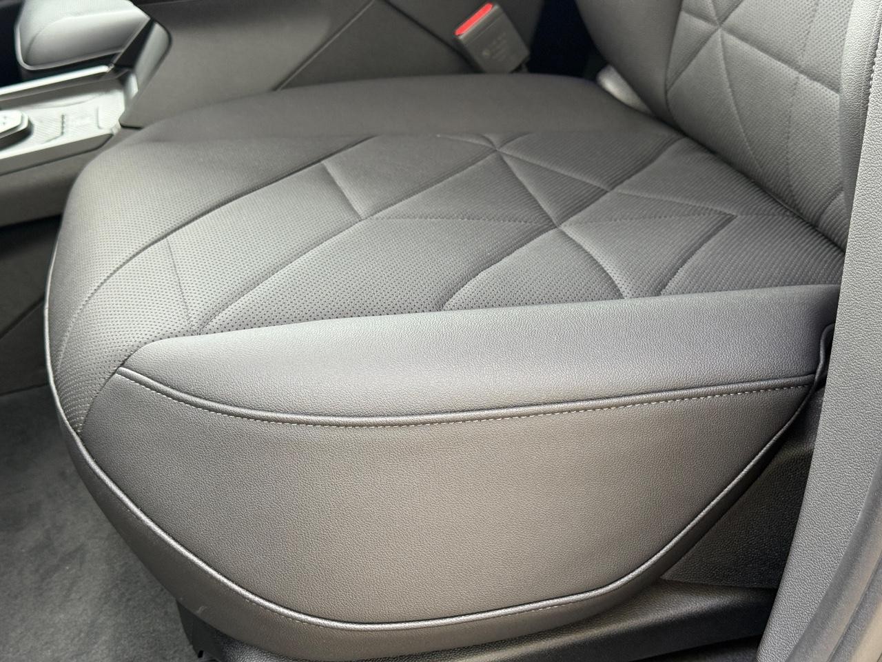 BMW iX Vehicle Image 19