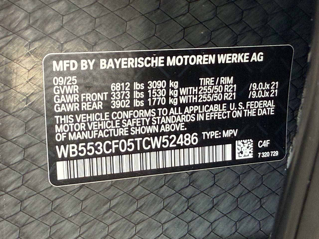 BMW iX Vehicle Image 20