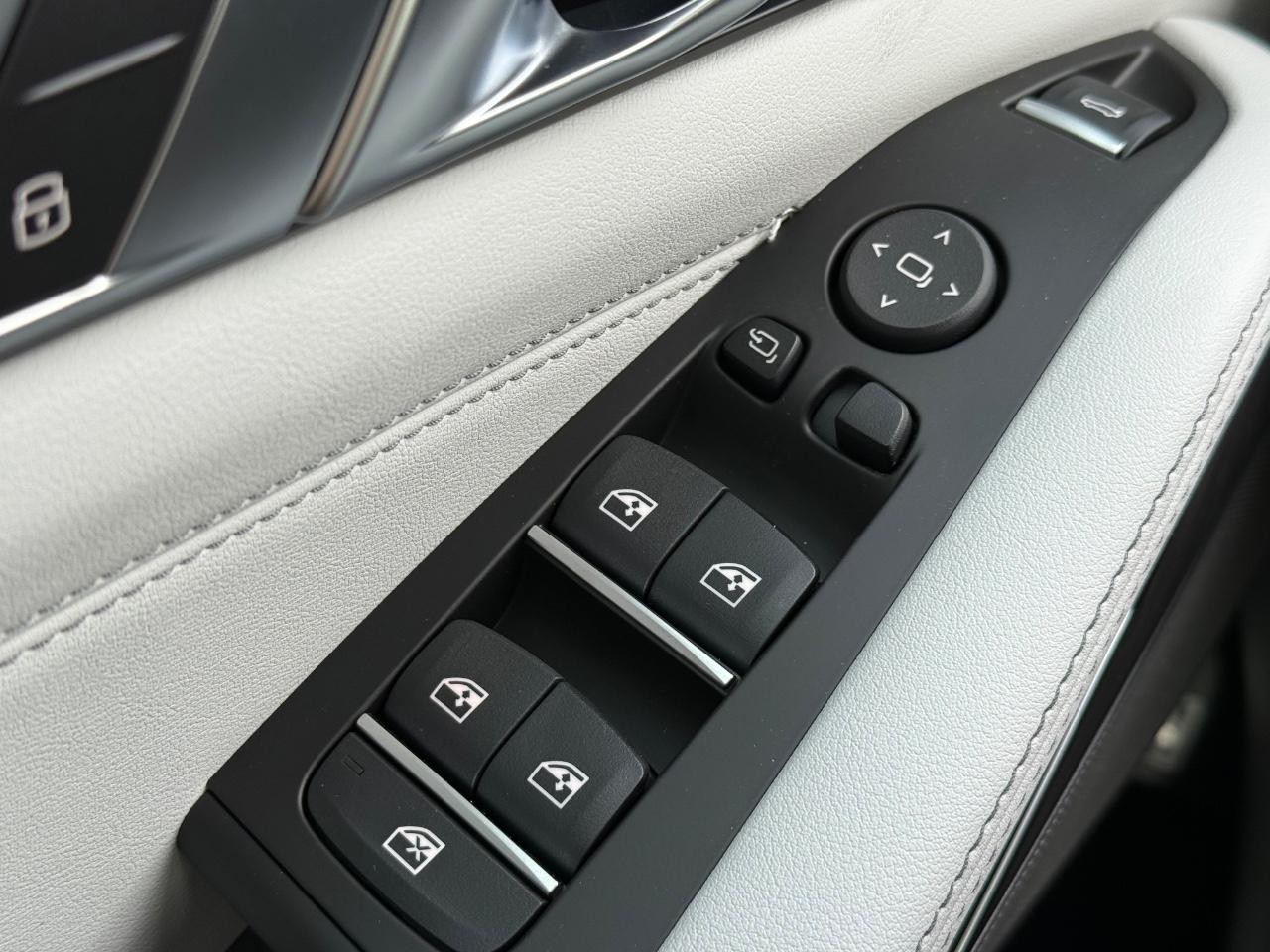 BMW X5 Vehicle Image 16