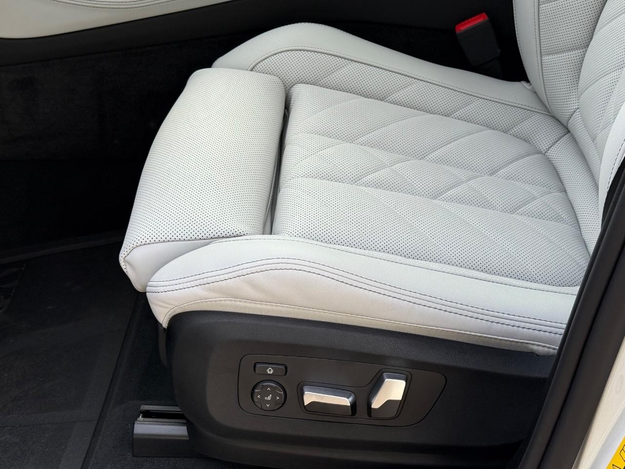 BMW X5 Vehicle Image 17