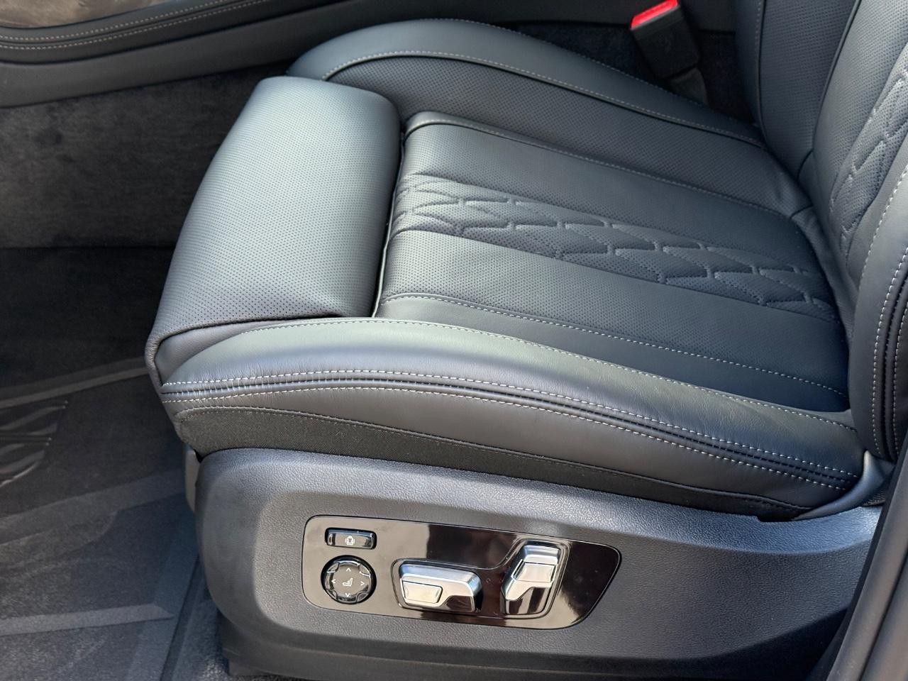 BMW X7 Vehicle Image 18