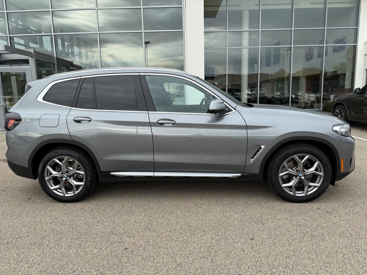 BMW X3 Vehicle Image 02