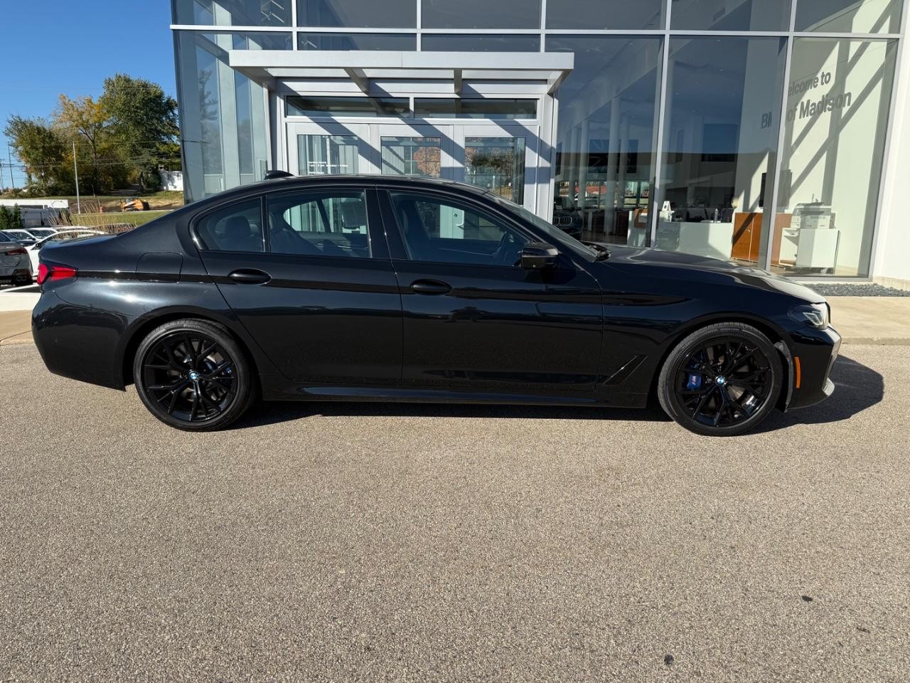 BMW 5 Series Vehicle Image 02