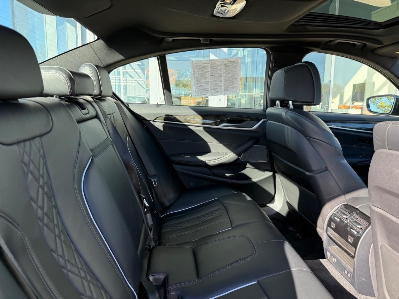 BMW 5 Series Vehicle Image 10