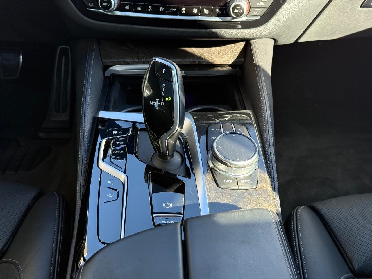 BMW 5 Series Vehicle Image 13