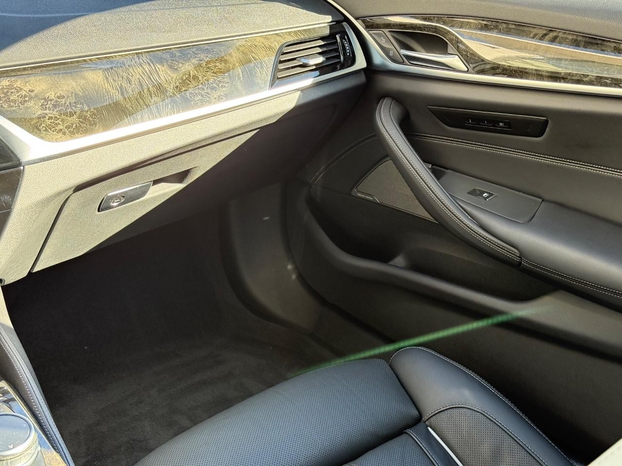 BMW 5 Series Vehicle Image 15
