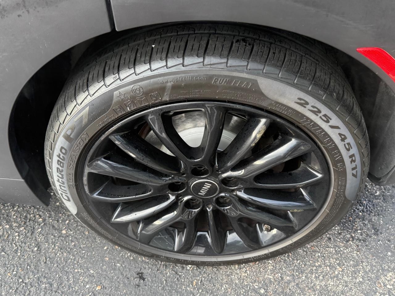 MINI Clubman Vehicle Image 07