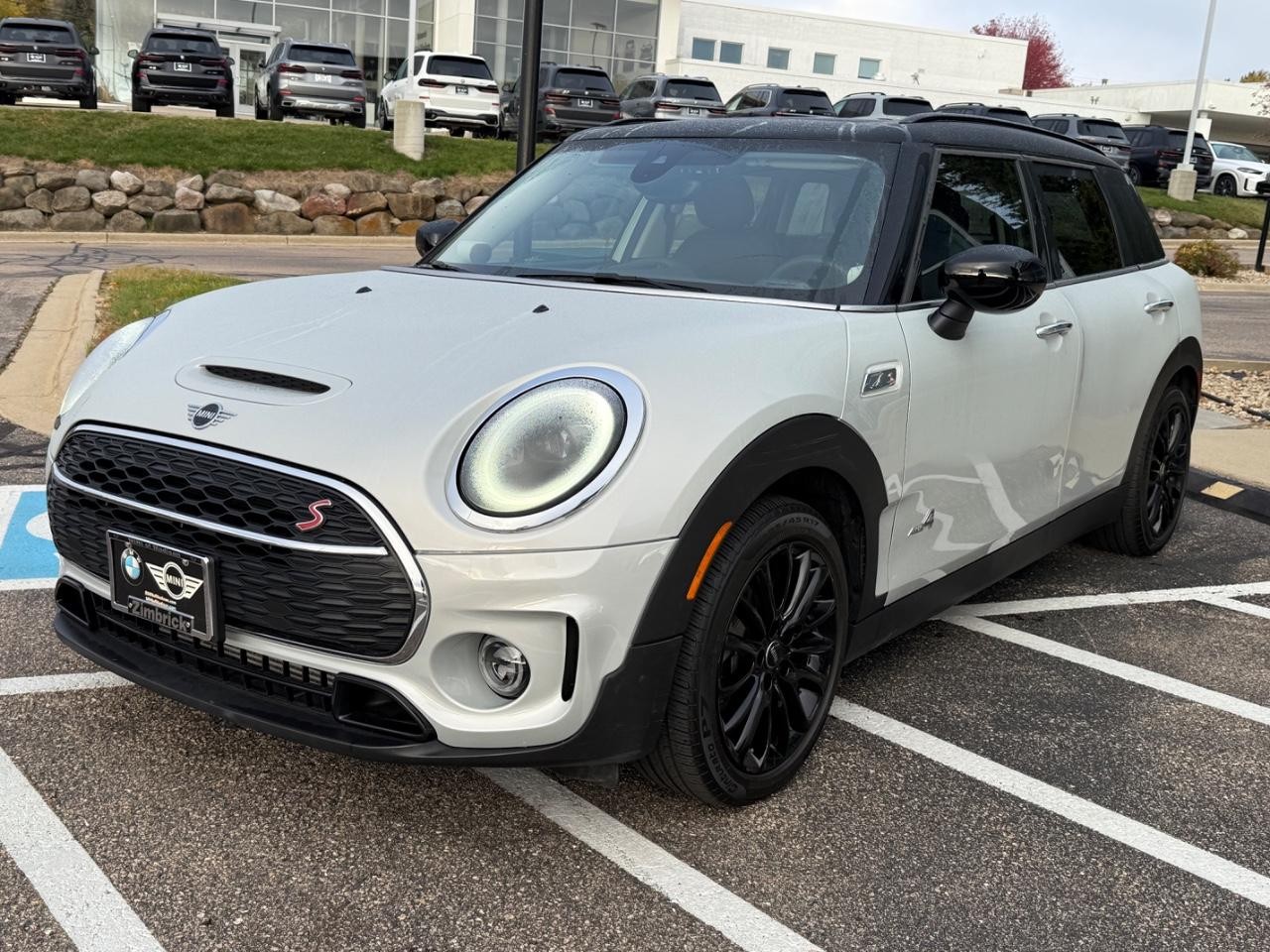 MINI Clubman Vehicle Image 08