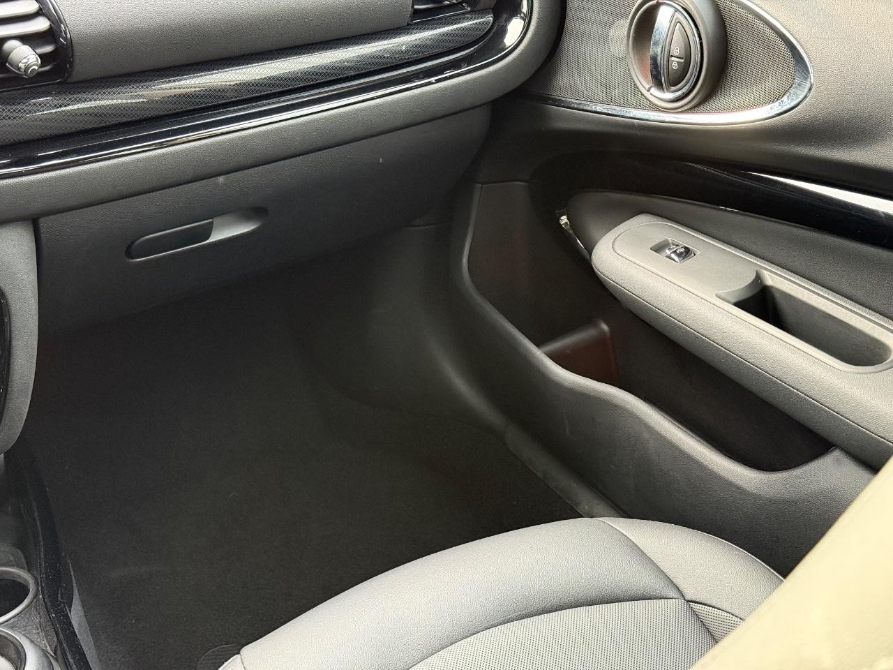 MINI Clubman Vehicle Image 15