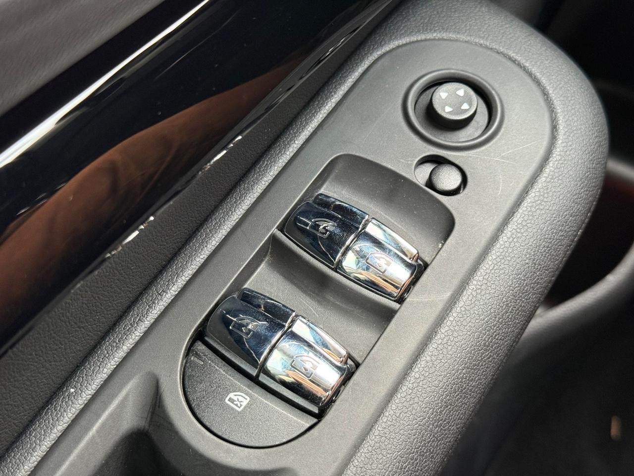 MINI Clubman Vehicle Image 21