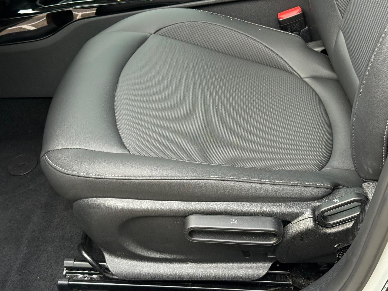 MINI Clubman Vehicle Image 22