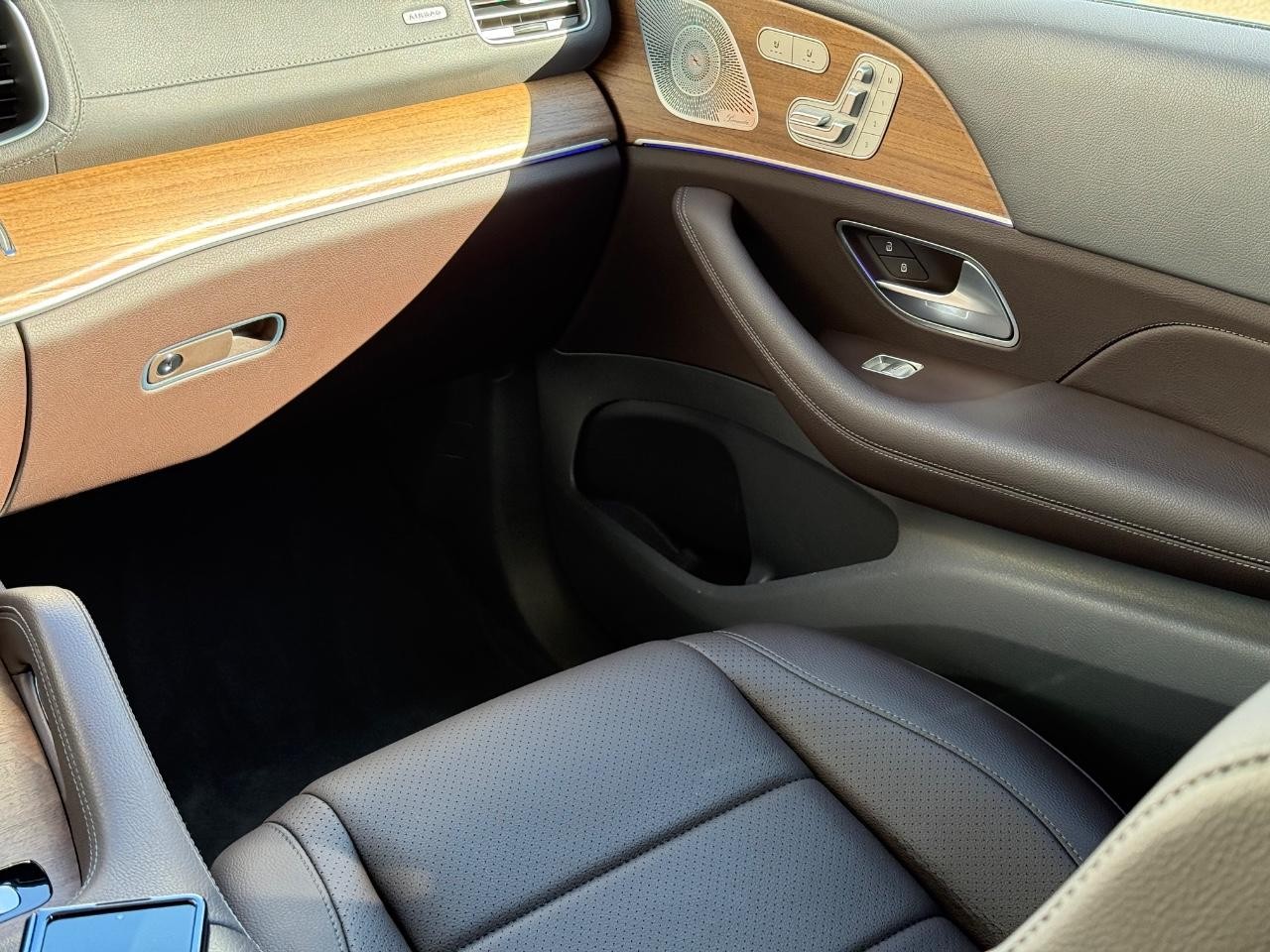 Mercedes-Benz GLS Vehicle Image 14