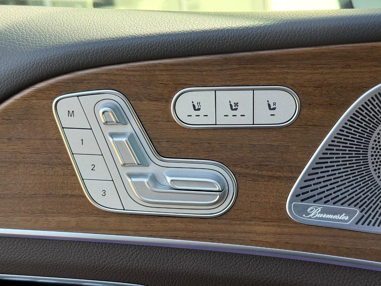 Mercedes-Benz GLS Vehicle Image 15