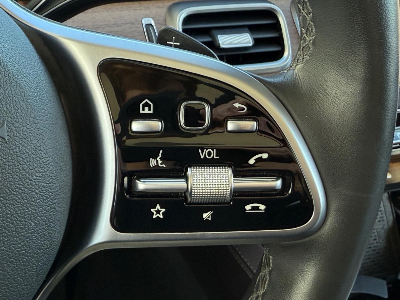 Mercedes-Benz GLS Vehicle Image 17