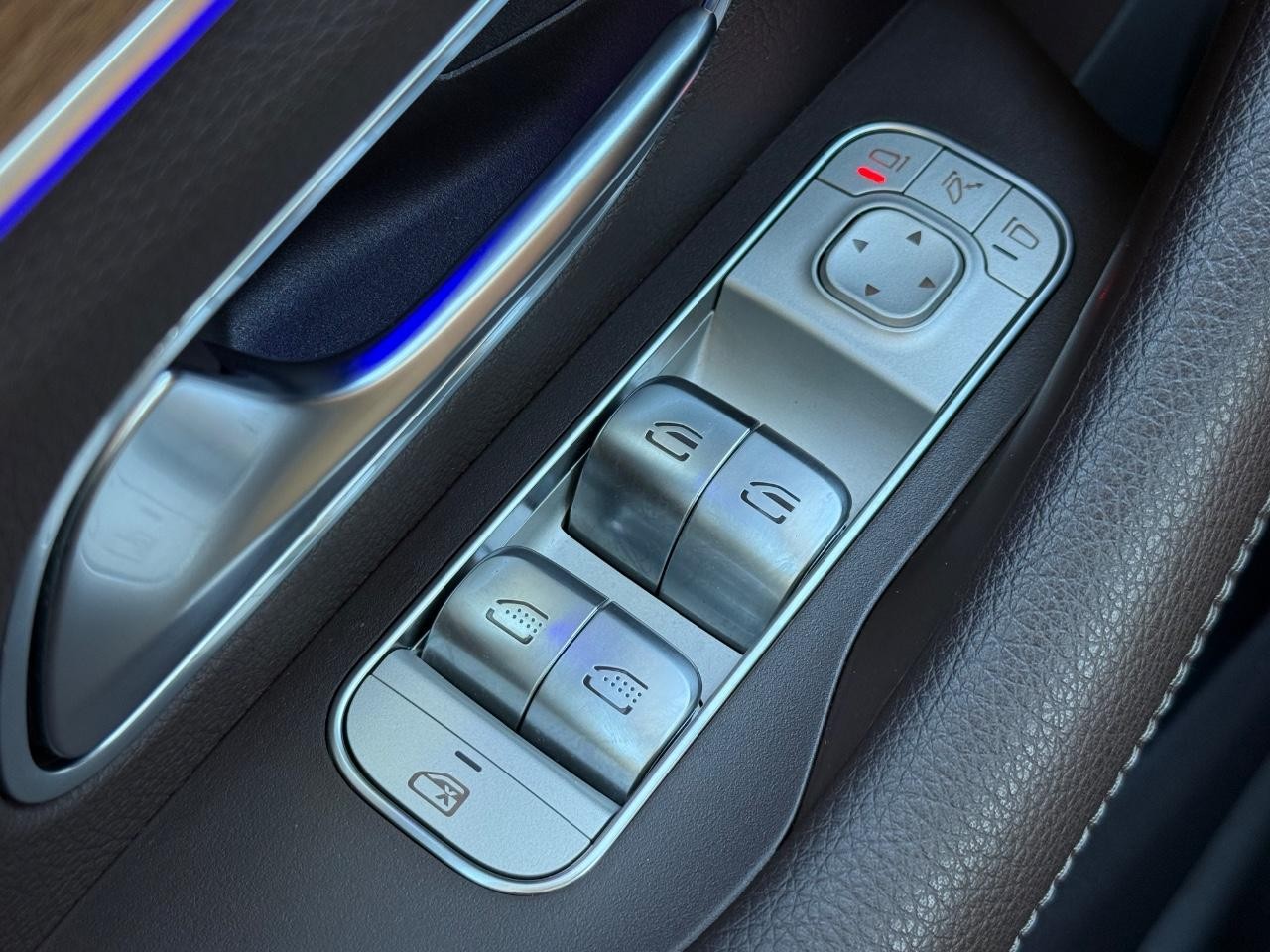 Mercedes-Benz GLS Vehicle Image 20