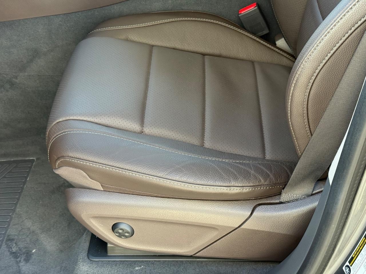 Mercedes-Benz GLS Vehicle Image 21