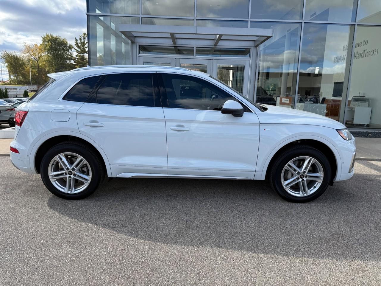 Audi Q5 Vehicle Image 02
