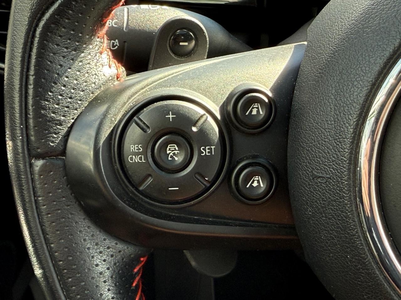 MINI Hardtop 4 Door Vehicle Image 16