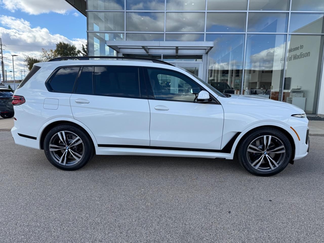 BMW X7 Vehicle Image 02