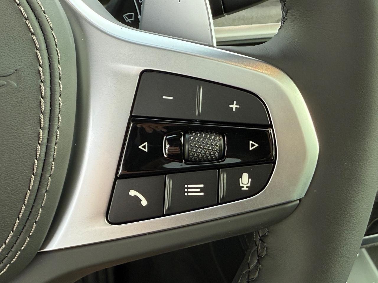 BMW X5 Vehicle Image 13