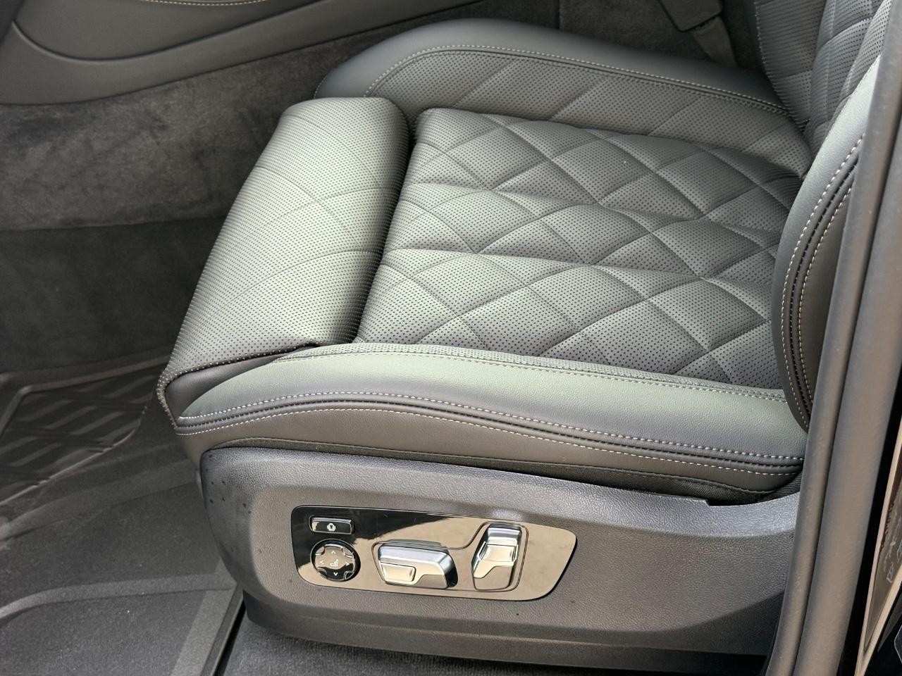 BMW X5 Vehicle Image 17