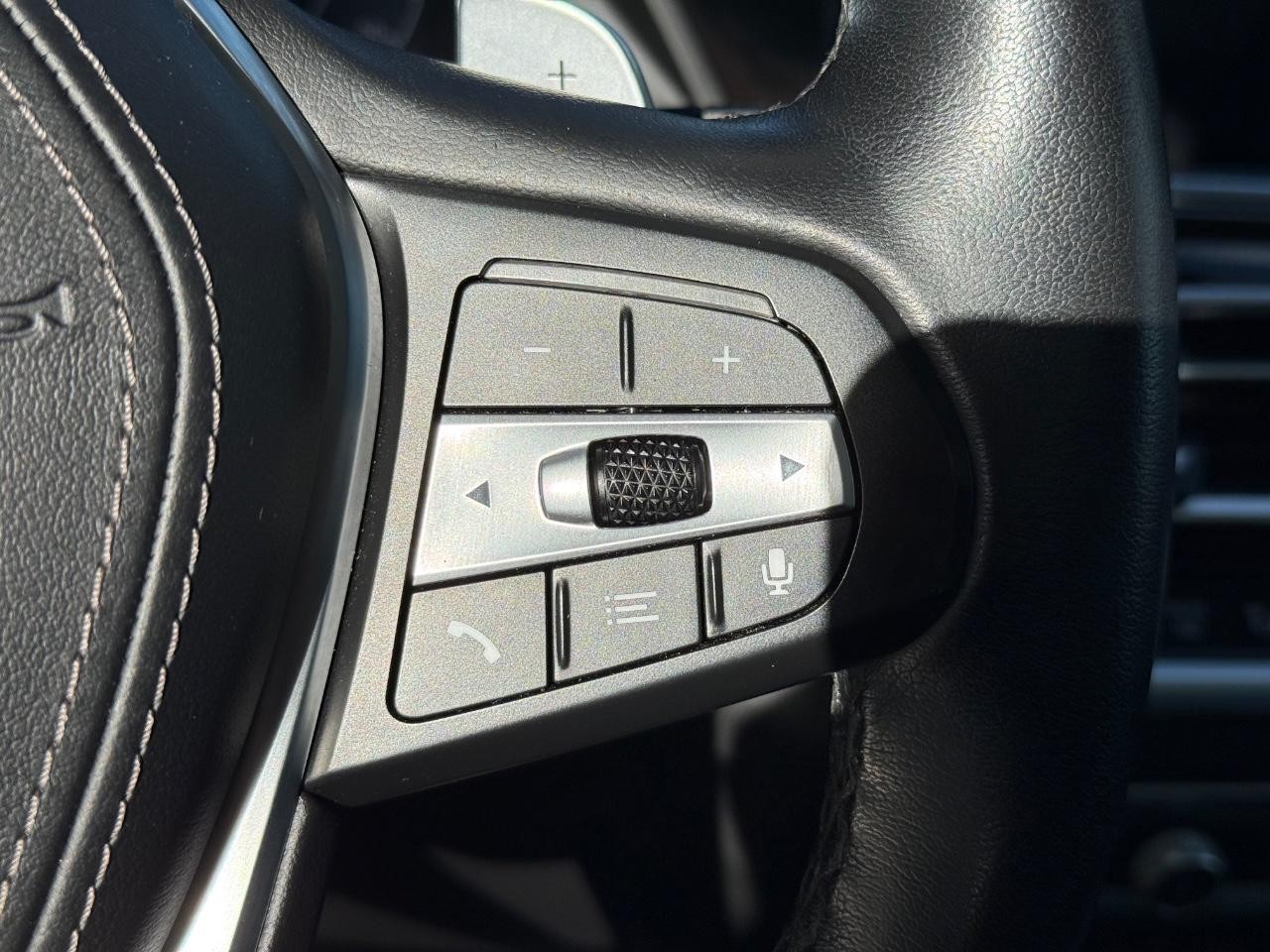 BMW X5 Vehicle Image 17