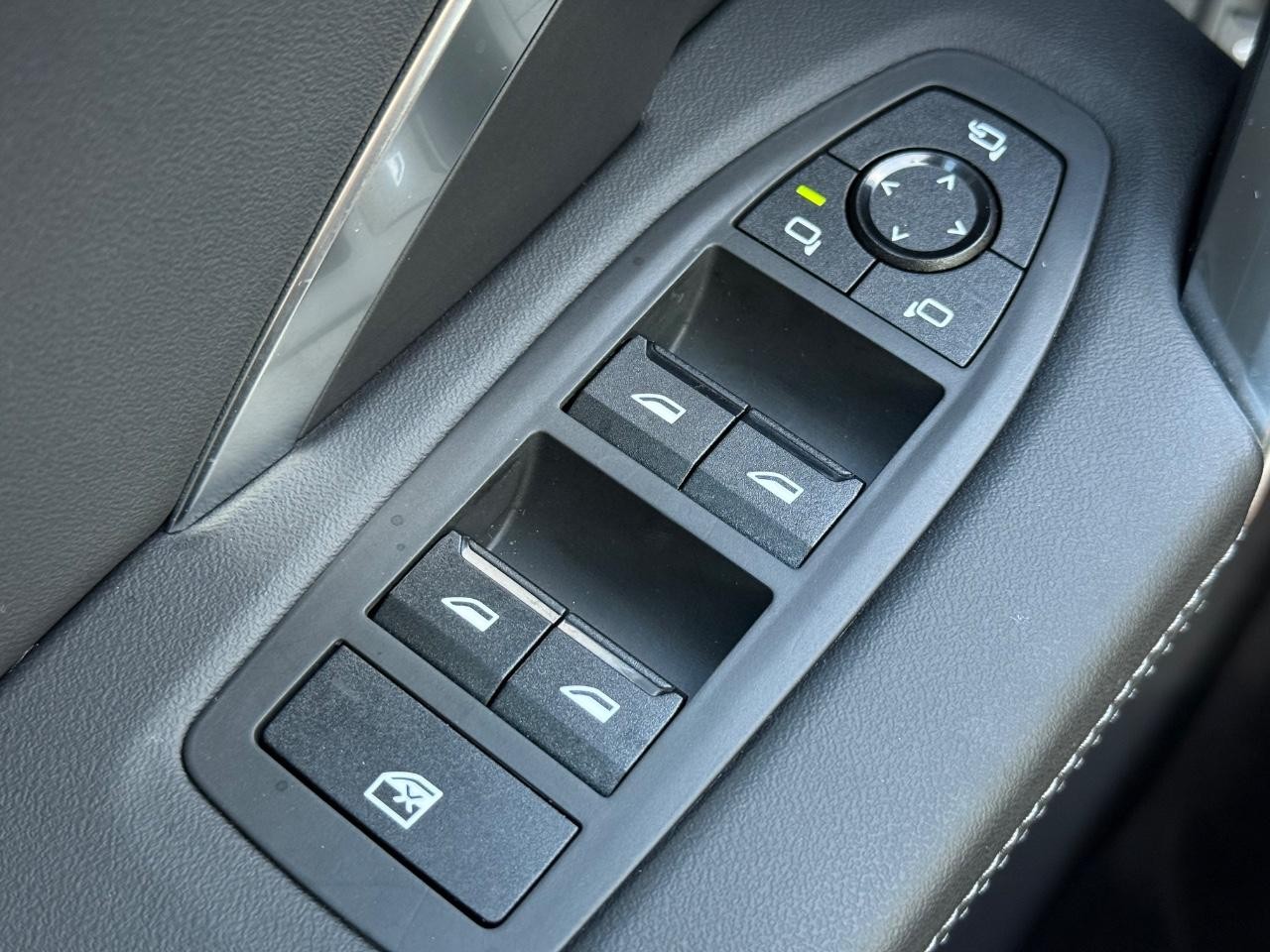 BMW X1 Vehicle Image 21