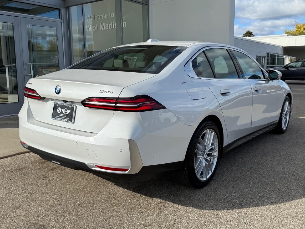 BMW 5 Series Vehicle Image 03