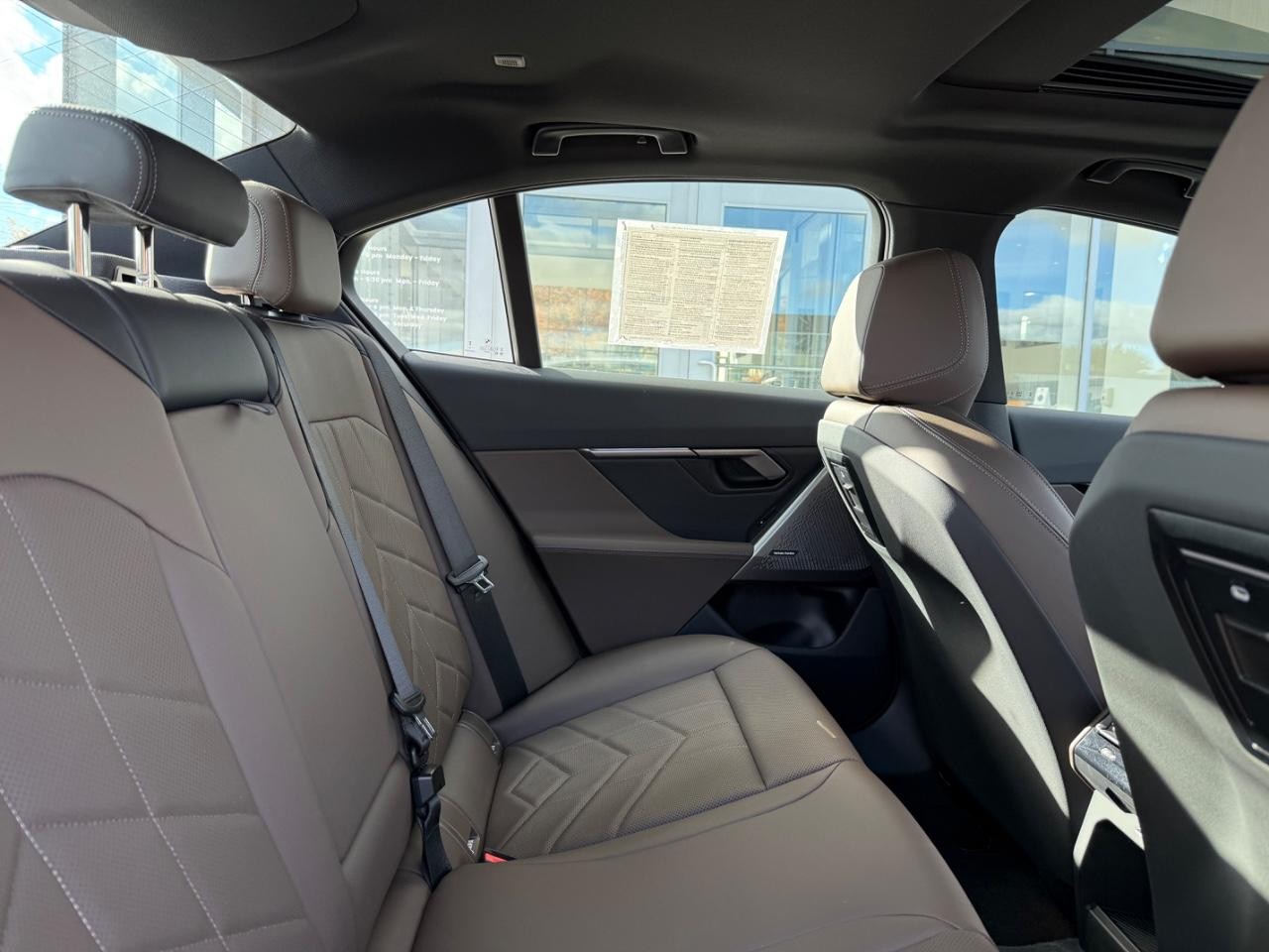 BMW 5 Series Vehicle Image 09