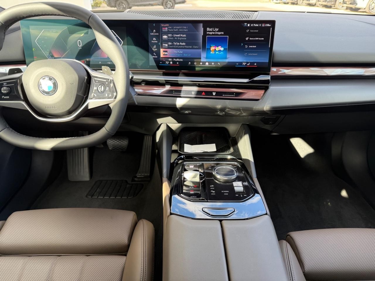 BMW 5 Series Vehicle Image 10