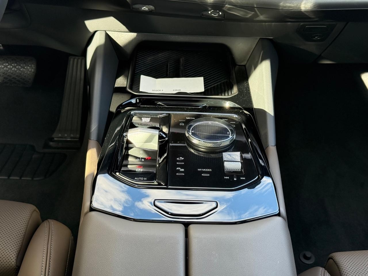 BMW 5 Series Vehicle Image 12