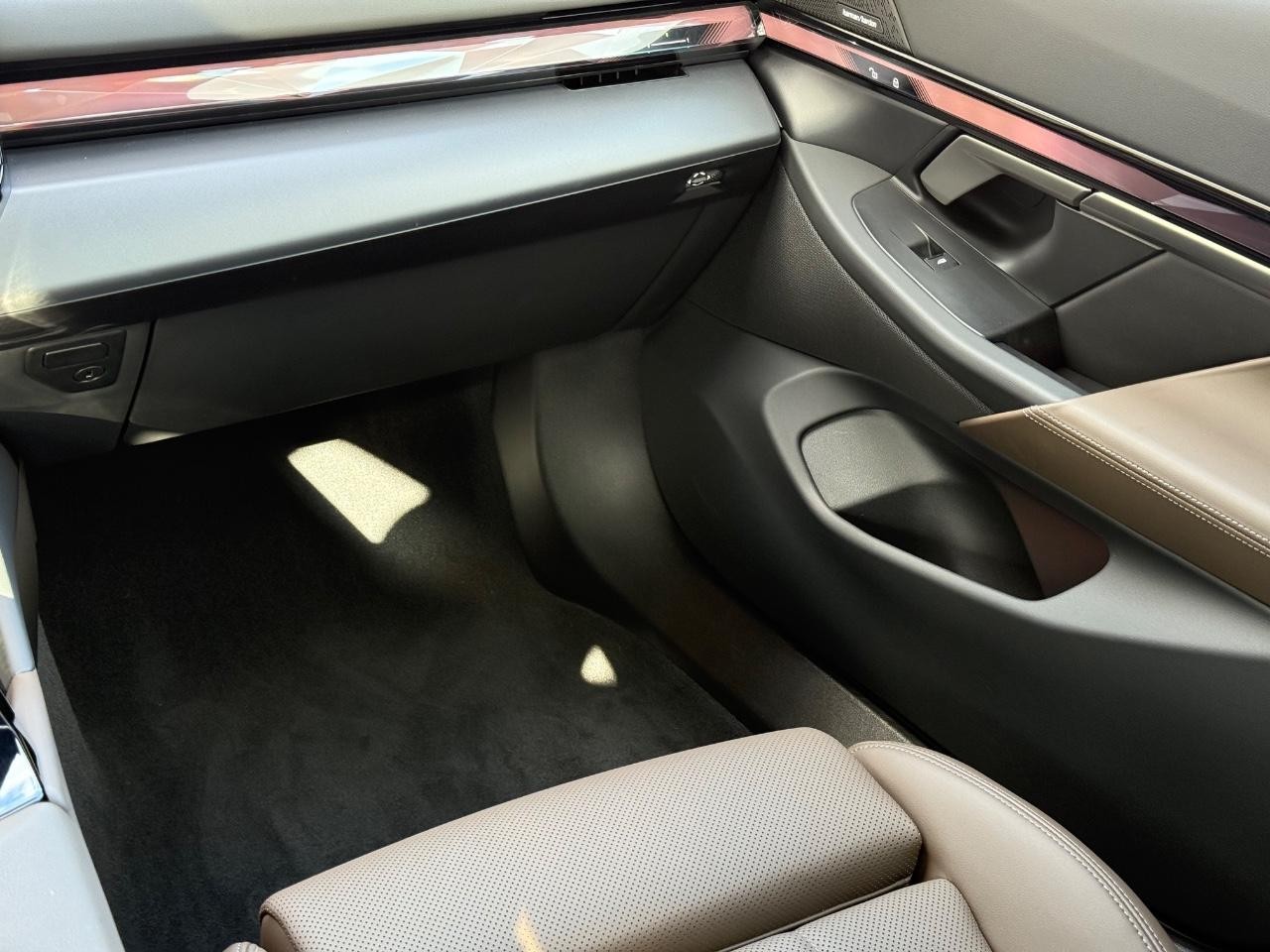 BMW 5 Series Vehicle Image 14
