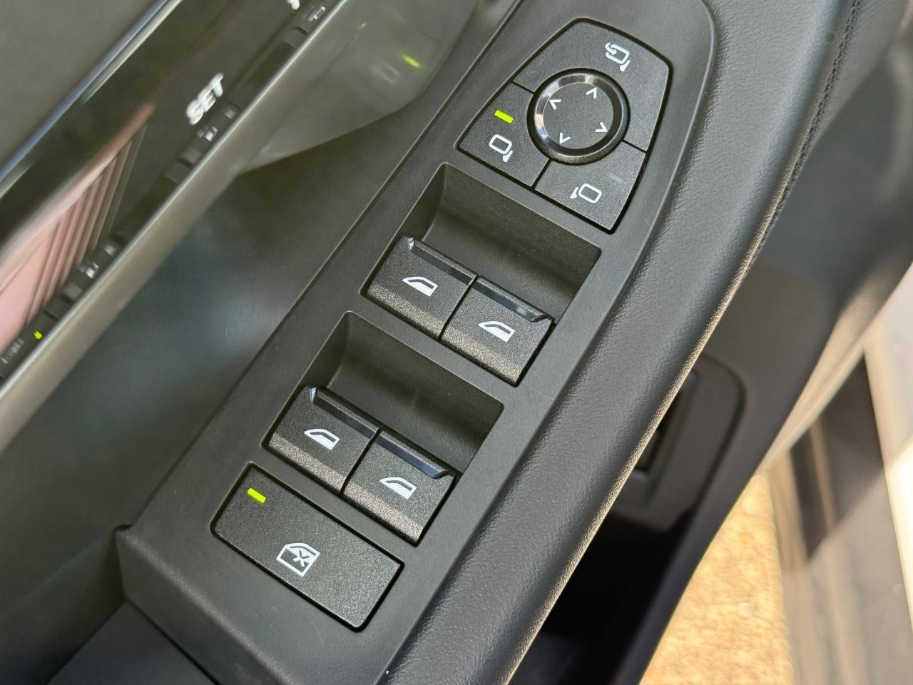 BMW 5 Series Vehicle Image 20