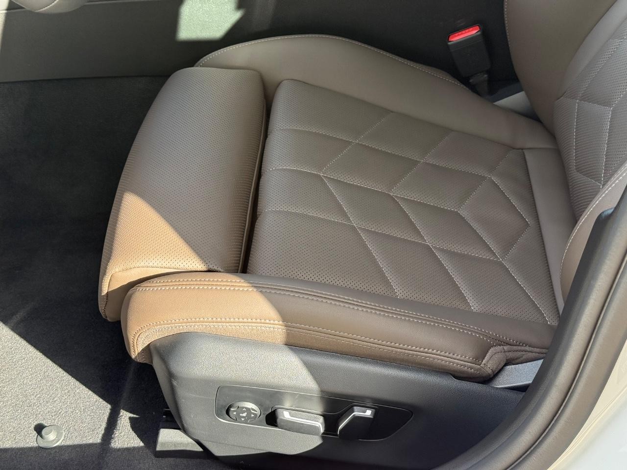 BMW 5 Series Vehicle Image 21