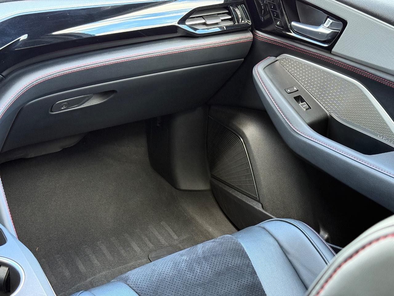 Acura MDX Vehicle Image 14