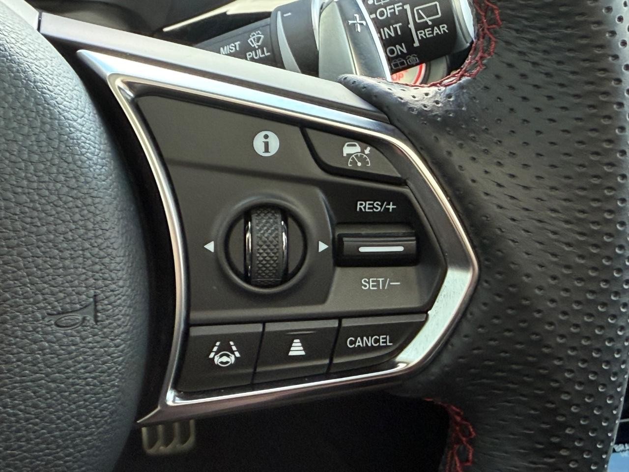 Acura MDX Vehicle Image 17