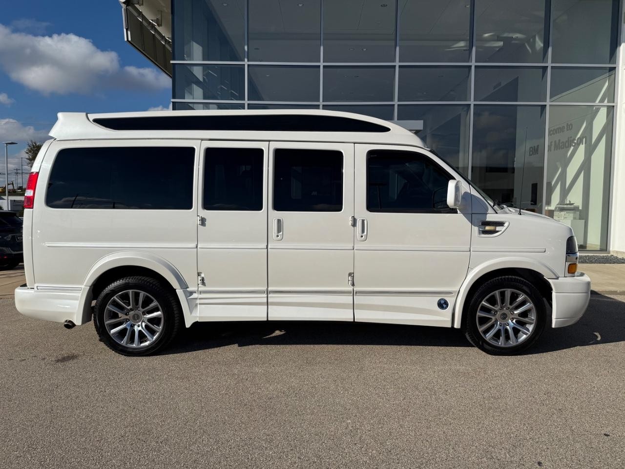 Chevrolet Express Cargo Van Vehicle Image 02