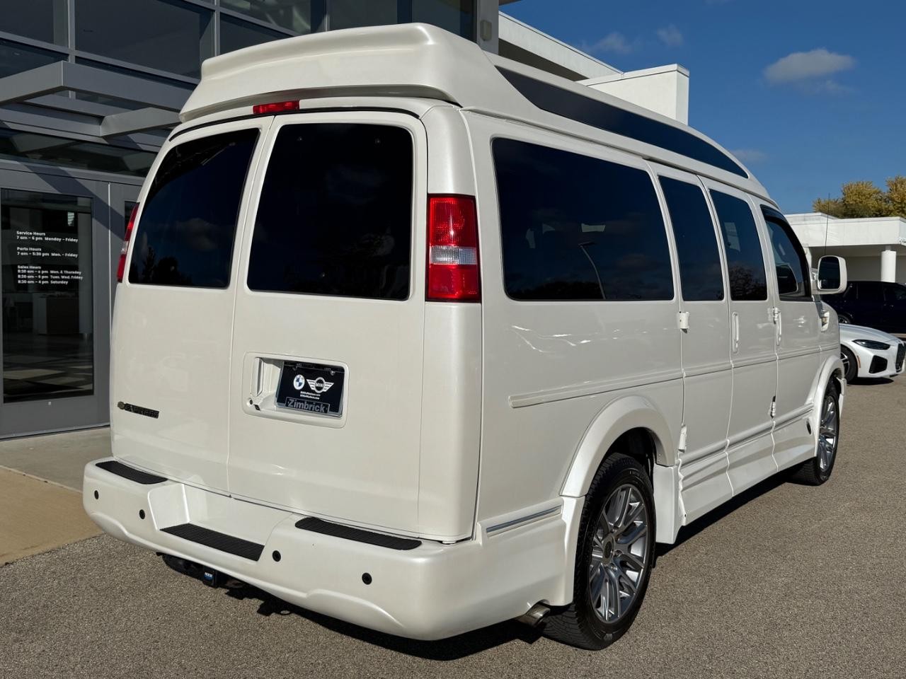 Chevrolet Express Cargo Van Vehicle Image 03