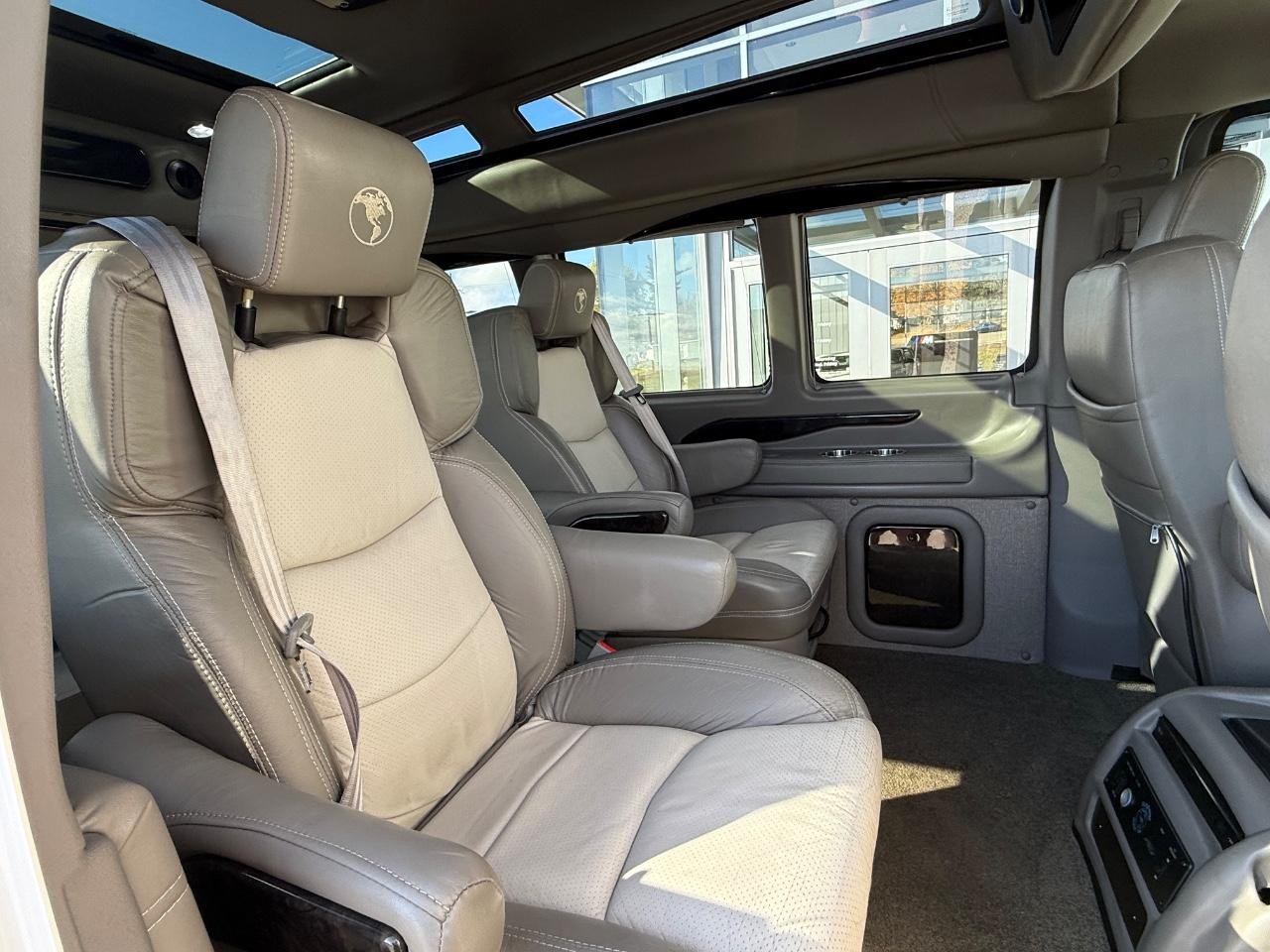 Chevrolet Express Cargo Van Vehicle Image 10