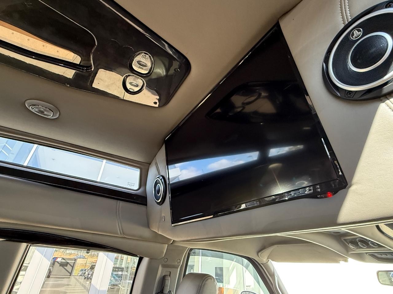 Chevrolet Express Cargo Van Vehicle Image 11