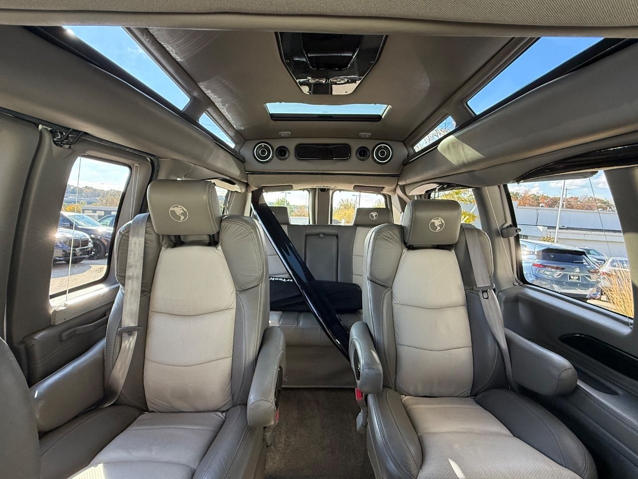 Chevrolet Express Cargo Van Vehicle Image 12