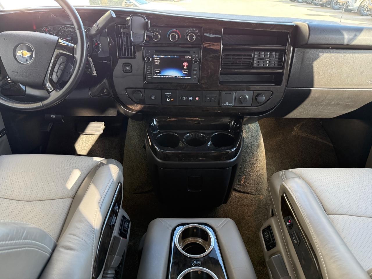 Chevrolet Express Cargo Van Vehicle Image 13