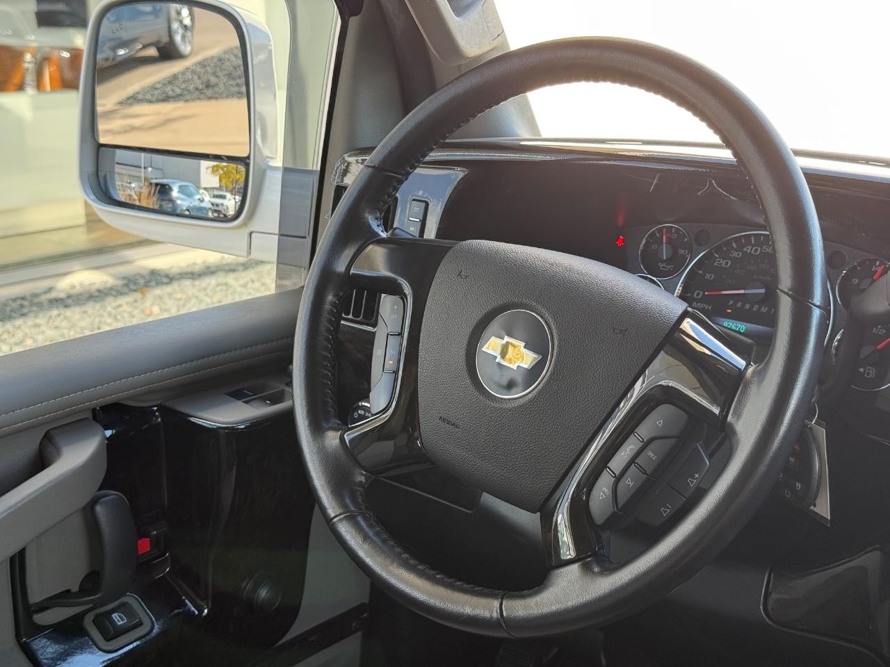 Chevrolet Express Cargo Van Vehicle Image 15