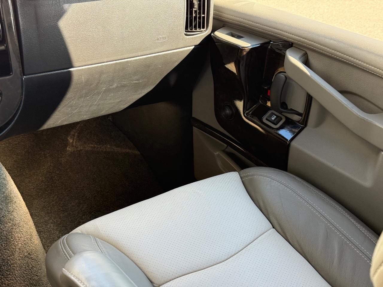 Chevrolet Express Cargo Van Vehicle Image 16