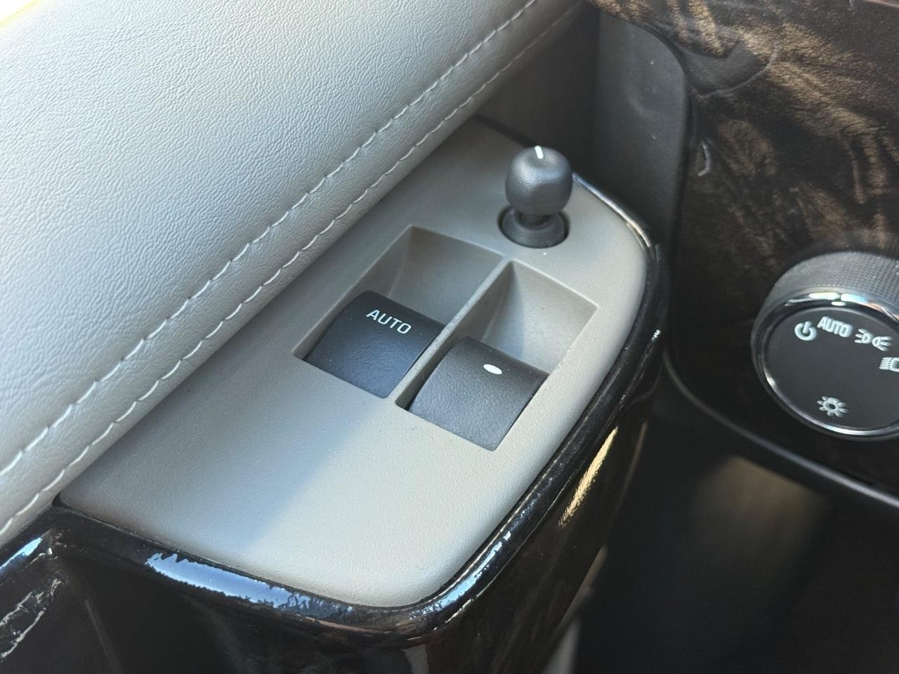 Chevrolet Express Cargo Van Vehicle Image 21