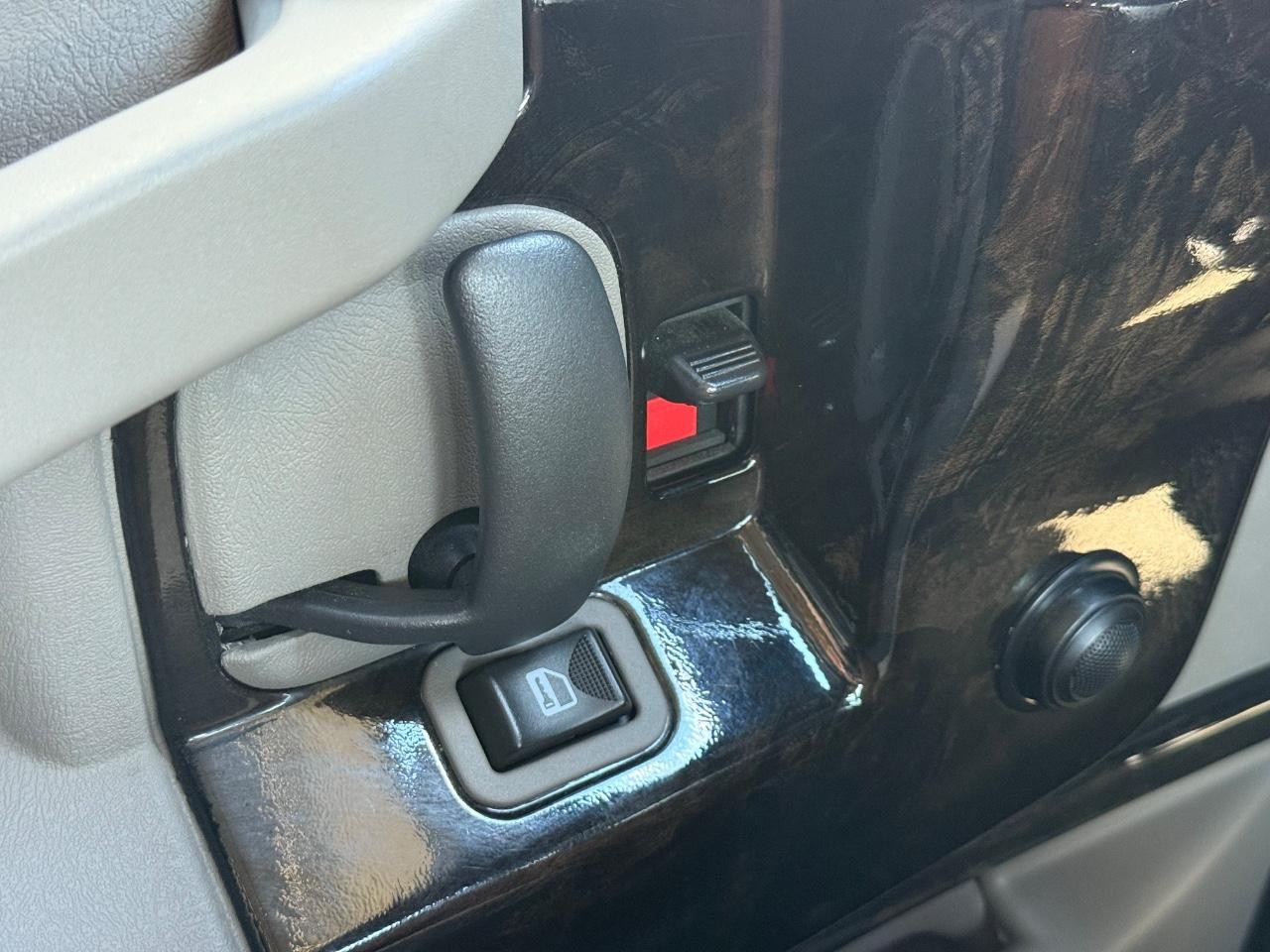 Chevrolet Express Cargo Van Vehicle Image 22