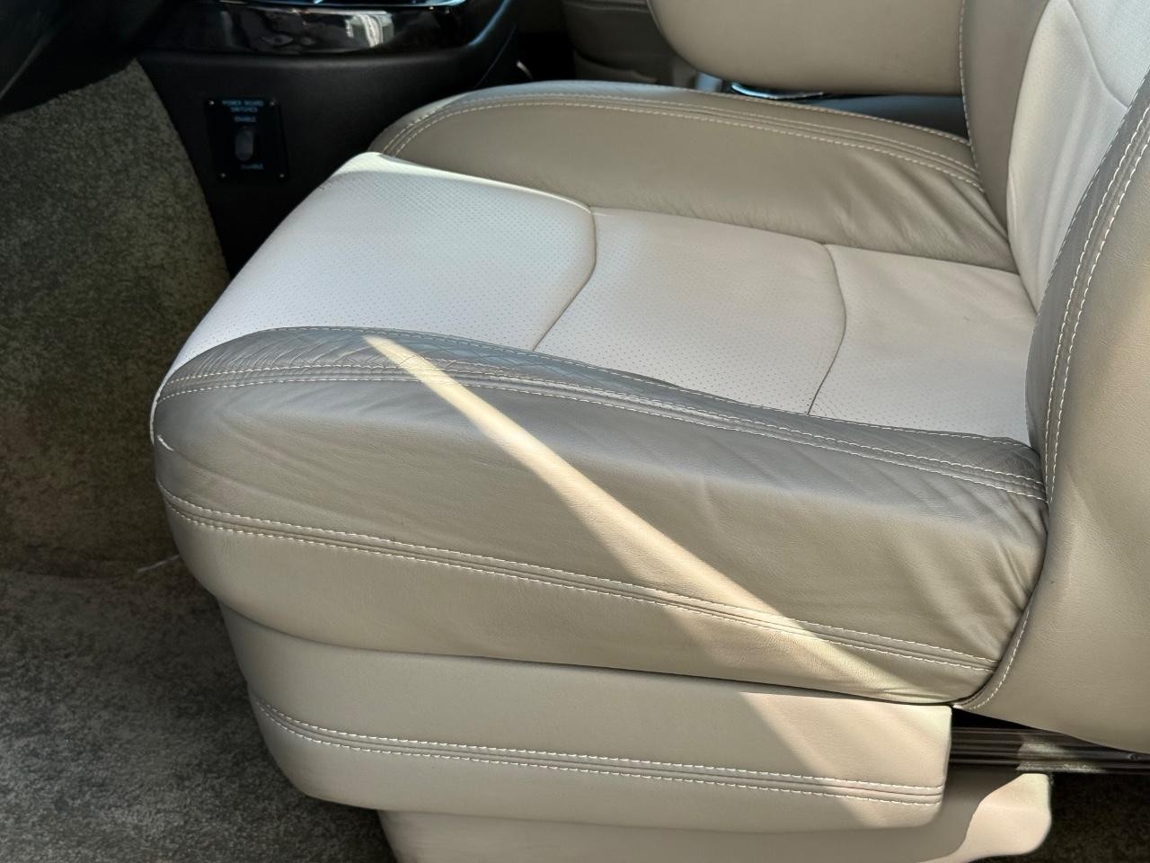 Chevrolet Express Cargo Van Vehicle Image 23