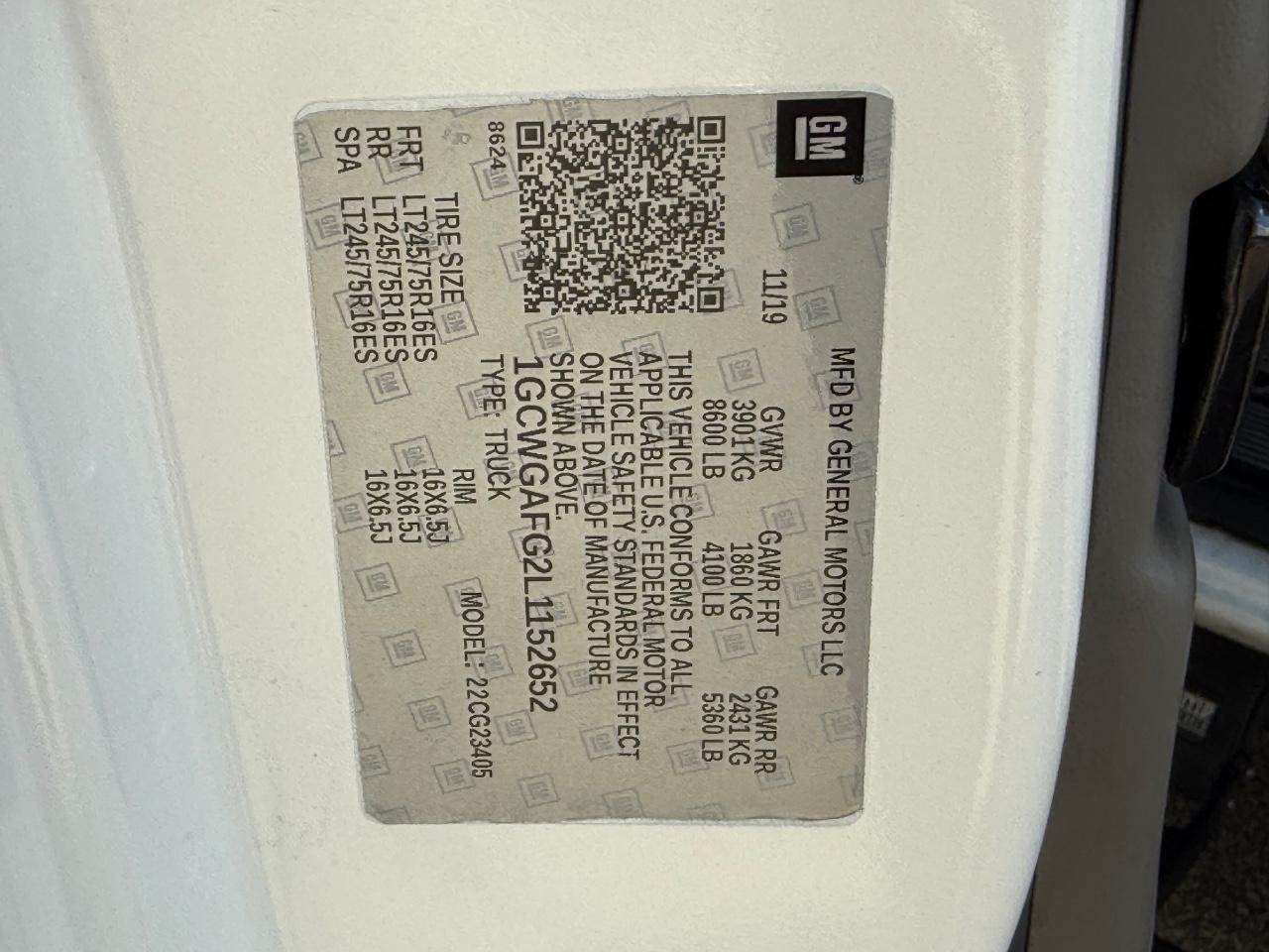 Chevrolet Express Cargo Van Vehicle Image 24